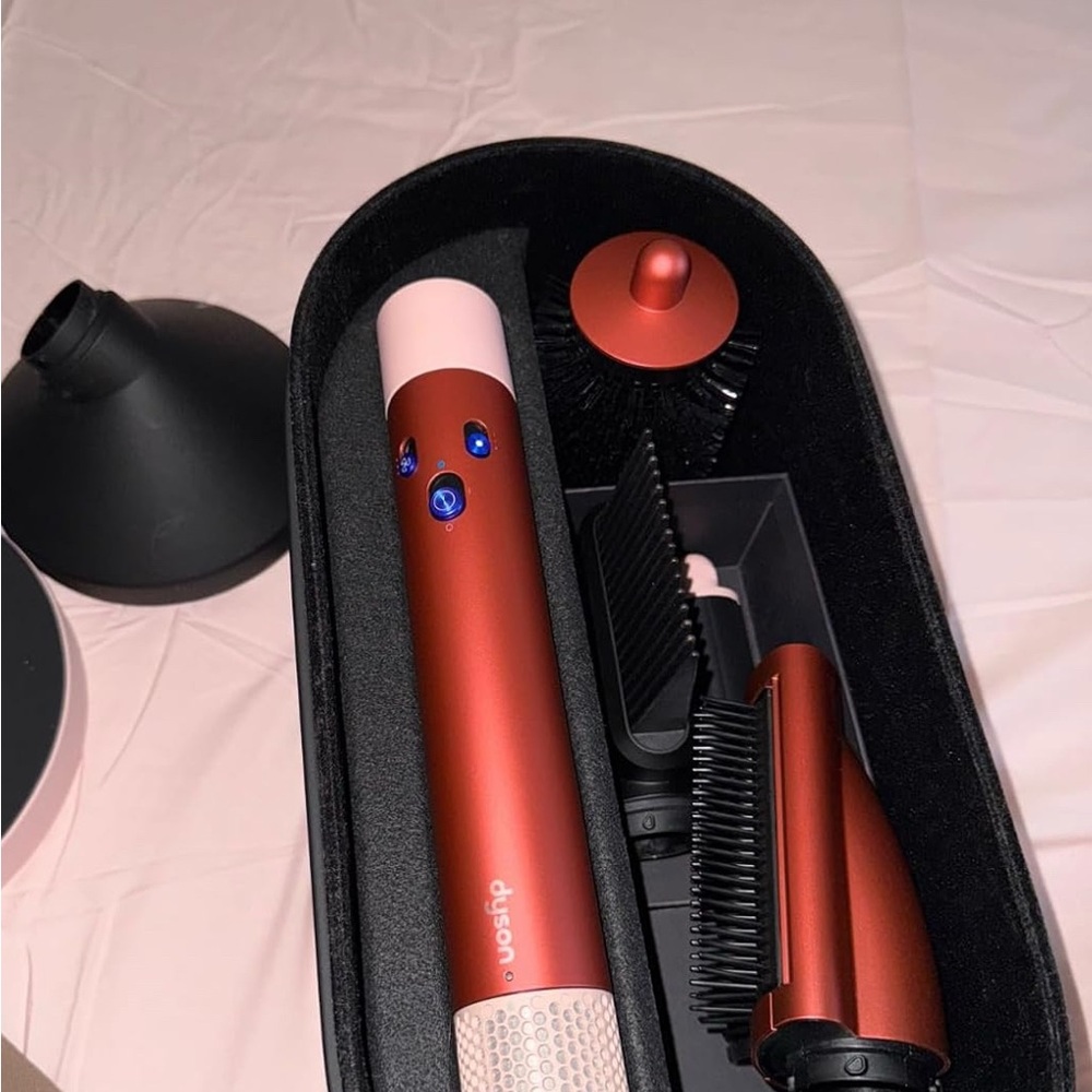 Dyson Airwrap™ multi-styler and dryer Curly+Coily
(Strawberry Bronze/Blush Pink)